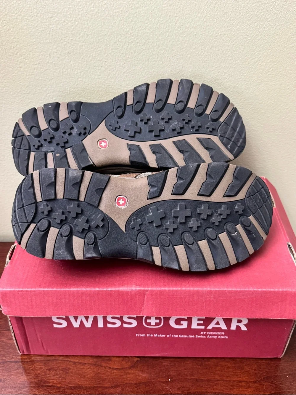 SwissGear Apex Low Hiking Shoes Suede Mesh Youth Boys Sz 6 Brown